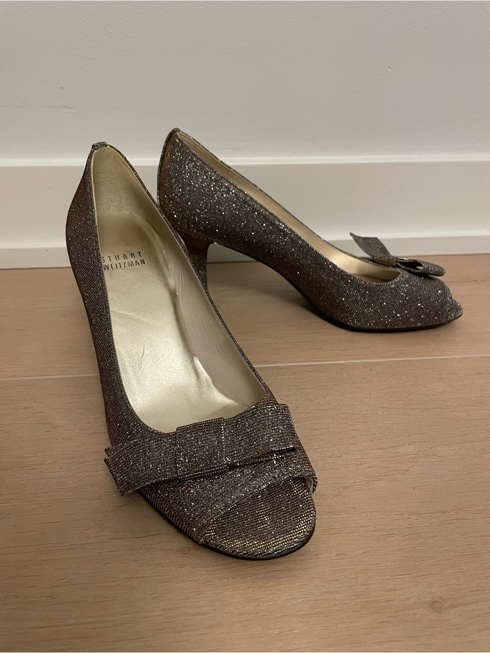 STUART WEITZMAN Bowover Glitter Pump - Peep-Toe High Heel with a Bow